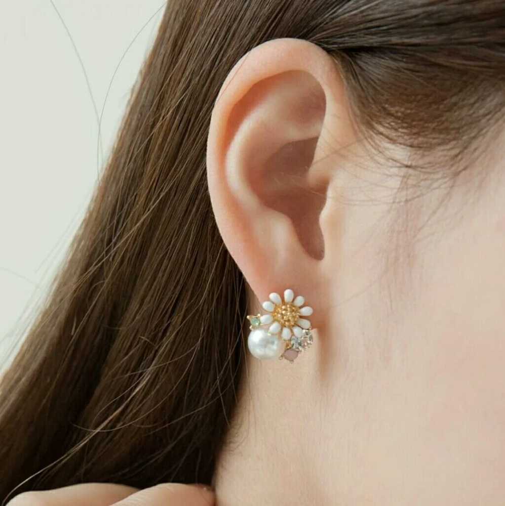 Spring Daisy Ear Studs - Picture 5 of 5